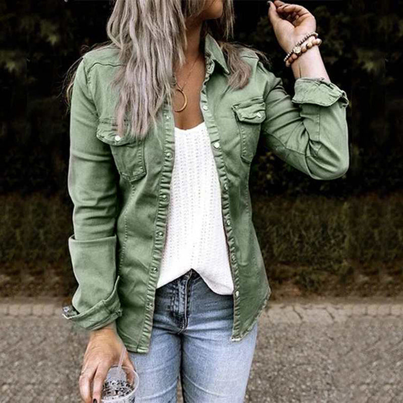 Lorena stijlvol spijkerjasje voor dames, met klassieke kraag, borstzakken en een moderne pasvorm – perfect voor casual en trendy looks.