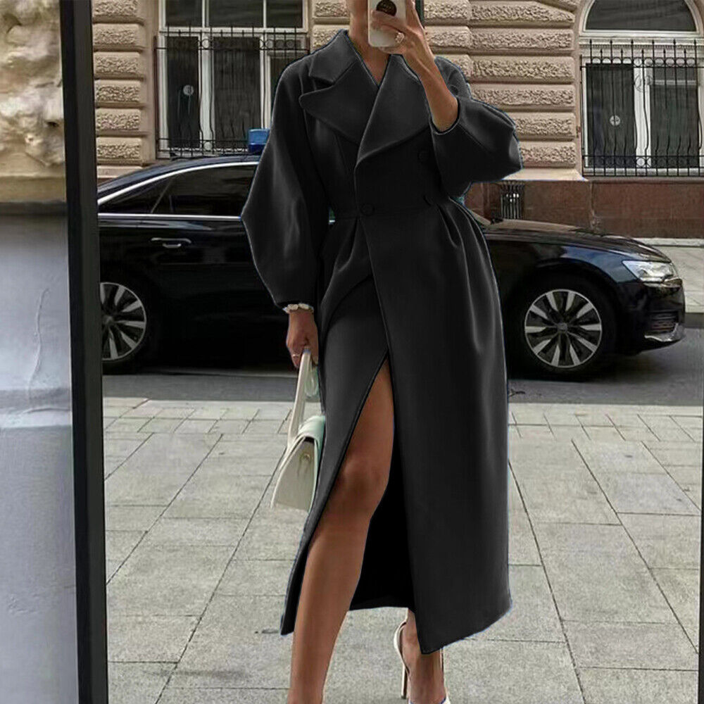 Verfijnde damesjas met dubbele rij knopen en elegante pasvorm, ideaal voor een klassieke en chique look.