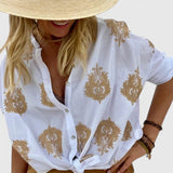 Dames blouse met bladprint en knoopsluiting