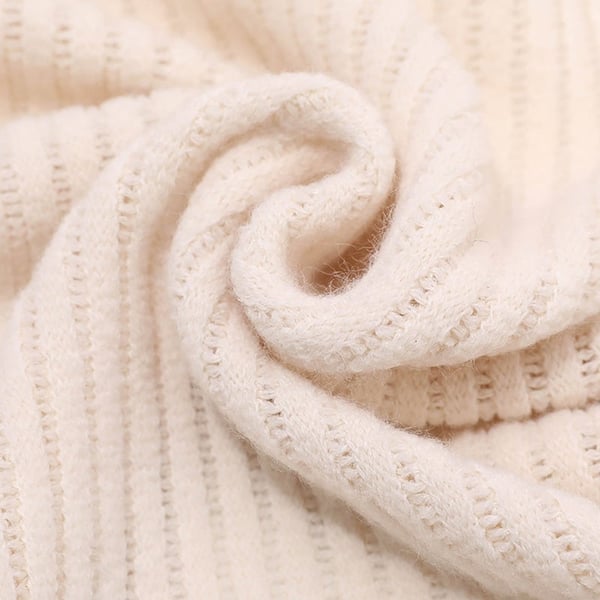 Eenvoudige, modieuze en elegante sjaals – het ideale accessoire voor elke gelegenheid. Voeg stijl en warmte toe aan je outfit met deze veelzijdige sjaals.