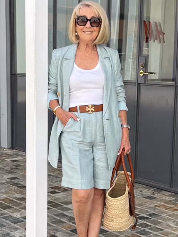 Tweedelige set – bloemenjas en korte broek voor een frisse, luchtige lentelook. Stijlvol, comfortabel en perfect voor het warmere seizoen.