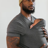 SnugNest draagshirt – innovatief unisex shirt dat ouder en baby dichtbij houdt, ergonomisch design van ademende stof voor comfort en bonding.