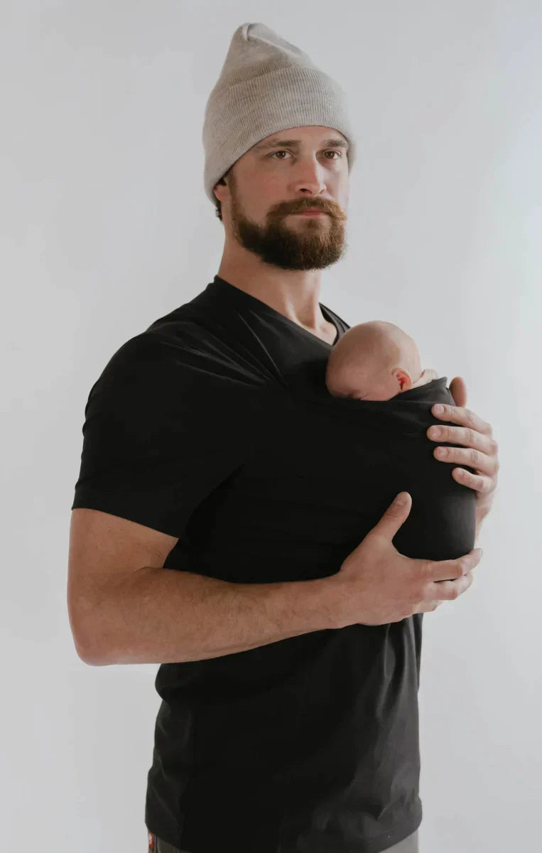 SnugNest draagshirt – innovatief unisex shirt dat ouder en baby dichtbij houdt, ergonomisch design van ademende stof voor comfort en bonding.
