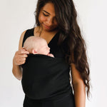 SnugNest draagshirt – innovatief unisex shirt dat ouder en baby dichtbij houdt, ergonomisch design van ademende stof voor comfort en bonding.