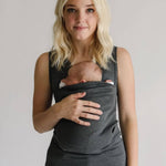 SnugNest draagshirt – innovatief unisex shirt dat ouder en baby dichtbij houdt, ergonomisch design van ademende stof voor comfort en bonding.