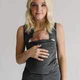 SnugNest draagshirt – innovatief unisex shirt dat ouder en baby dichtbij houdt, ergonomisch design van ademende stof voor comfort en bonding.