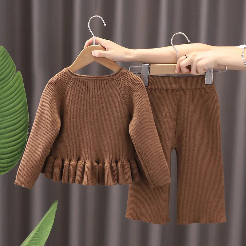 MiniCuddle meisjes tweedelige winterset met schattige beertjesprint, gemaakt van warme en zachte stof – comfortabele en knusse outfit voor koude dagen.