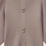Jovana – Elegante gebreide top voor dames – Stijlvolle en veelzijdige top met een verfijnde pasvorm, perfect voor zowel casual als chique outfits. Ideaal voor laagjes in het koude seizoen of een comfortabele, stijlvolle look.