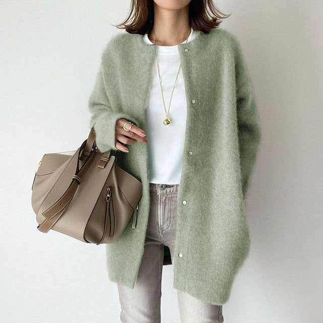 Esmee trendy damesvest – zachte en comfortabele cardigan met modern design, perfect voor casual outfits en stijlvolle laagjes.