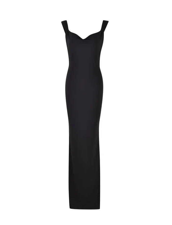 Satijnen zwarte maxi-jurk met open rug – Elegante en vloeiende pasvorm voor een verfijnde, chique uitstraling bij elke gelegenheid.